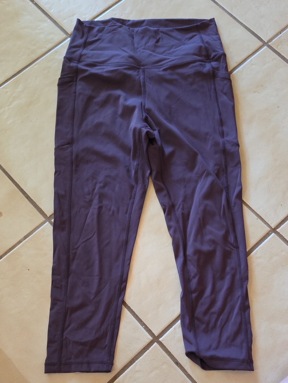 Zyia Capri Leggings - Deep Plum